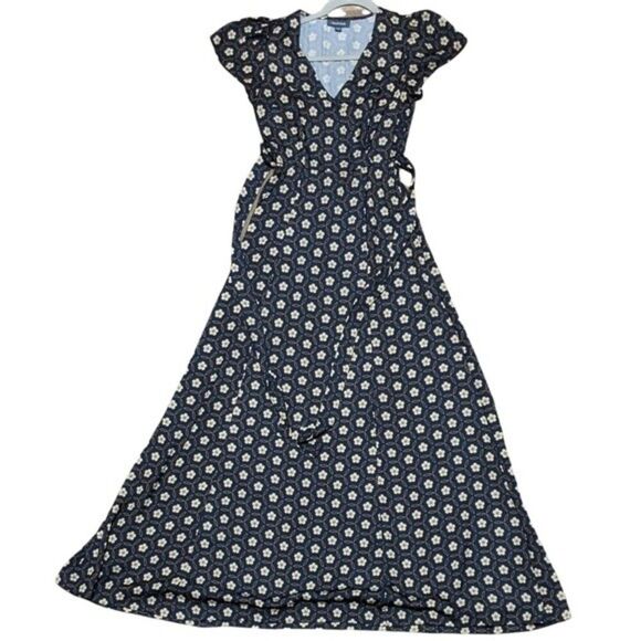 Modcloth v-neck back tie maxi dress flowers, Daisy, flowy, boho, bohemia… - Picture 6 of 11